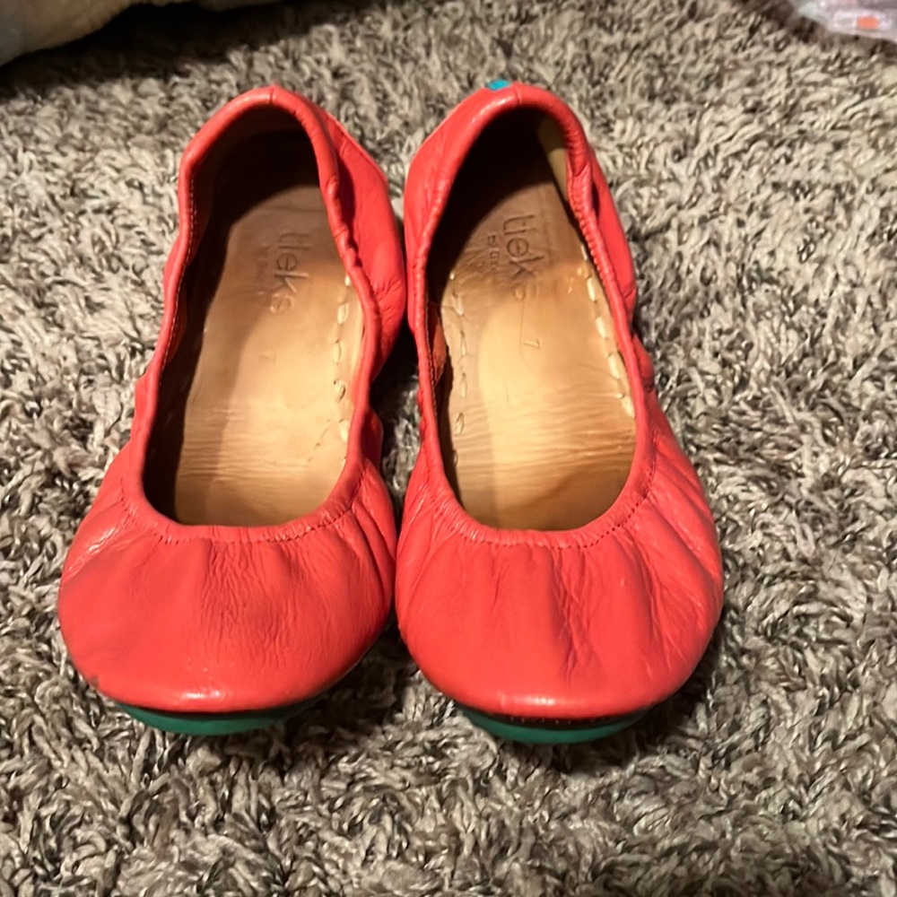 great used condition.Color:Poppy-box and topper available for an extra $8